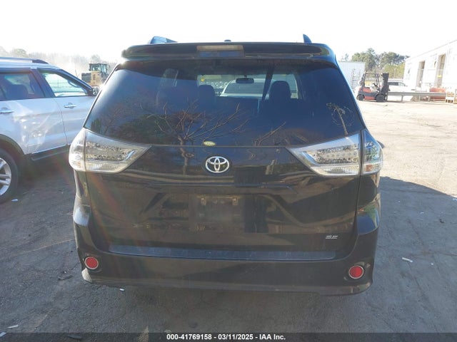 5TDXK3DC9GS696394 Toyota Sienna Se Premium 8 Passenger