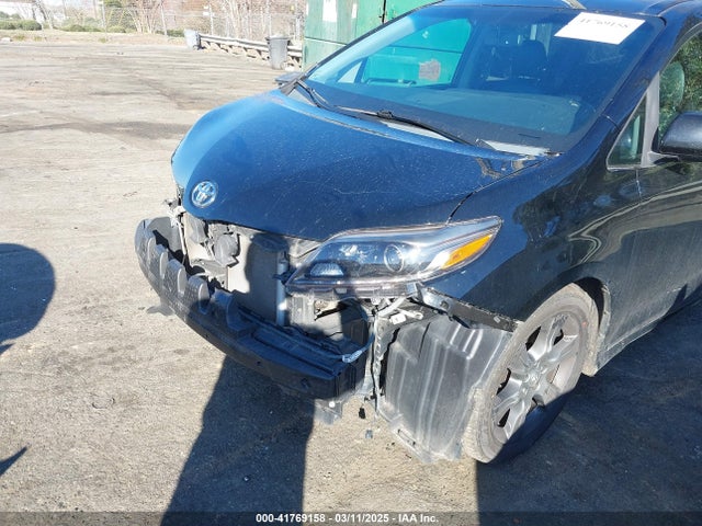 5TDXK3DC9GS696394 Toyota Sienna Se Premium 8 Passenger