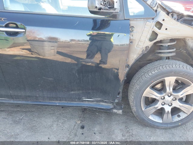 5TDXK3DC9GS696394 Toyota Sienna Se Premium 8 Passenger