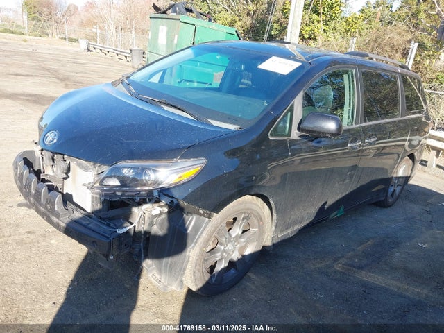 5TDXK3DC9GS696394 Toyota Sienna Se Premium 8 Passenger