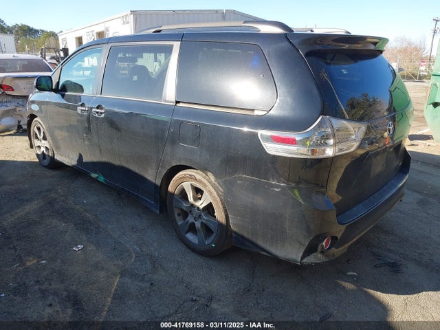 5TDXK3DC9GS696394 Toyota Sienna Se Premium 8 Passenger