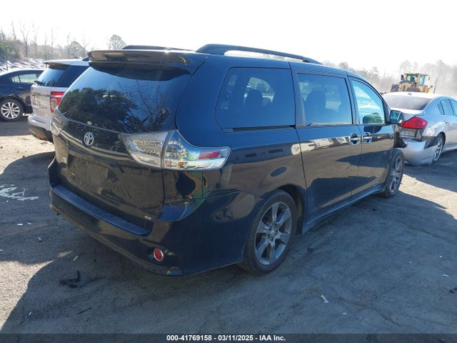5TDXK3DC9GS696394 Toyota Sienna Se Premium 8 Passenger