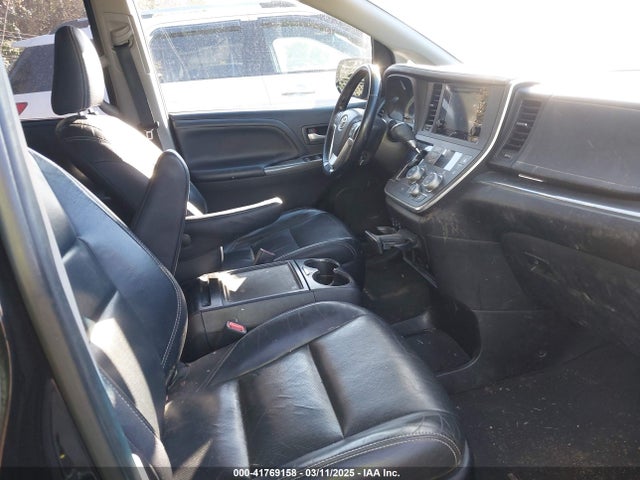 5TDXK3DC9GS696394 Toyota Sienna Se Premium 8 Passenger
