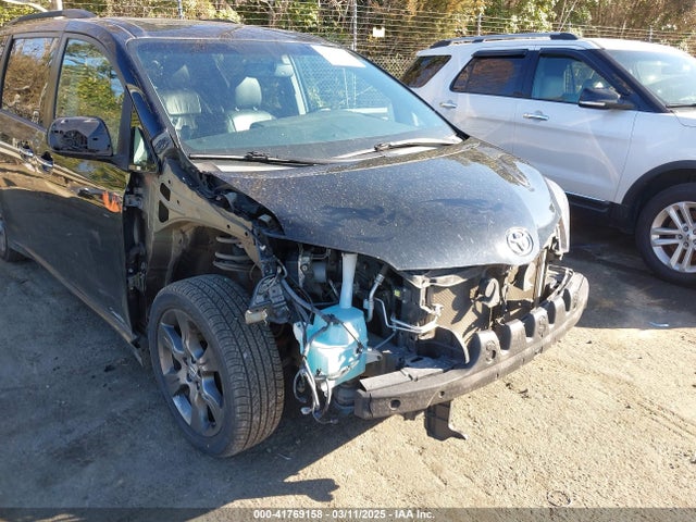 5TDXK3DC9GS696394 Toyota Sienna Se Premium 8 Passenger