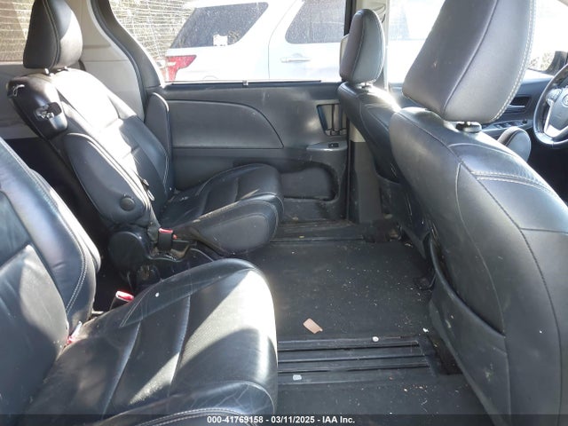 5TDXK3DC9GS696394 Toyota Sienna Se Premium 8 Passenger