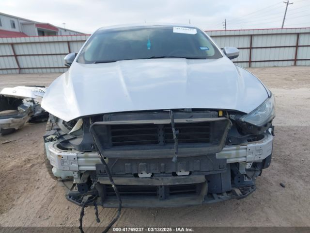 3FA6P0HD8HR241738 Ford FUSION SE