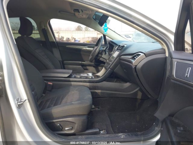 3FA6P0HD8HR241738 Ford FUSION SE