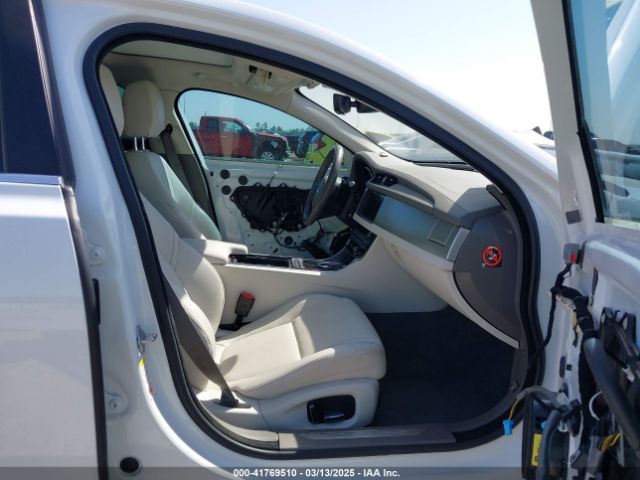 2020 JAGUAR XF SAJBD4FX5LCY83283 Photo 4