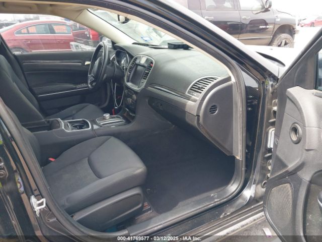 2019 CHRYSLER 300 2C3CCAAG7KH590626 Photo 4