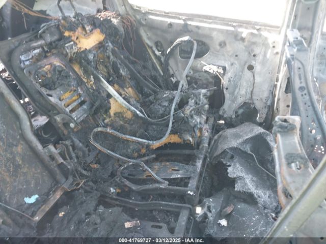 2GNAXKEX2J6220032 Chevrolet EQUINOX LT