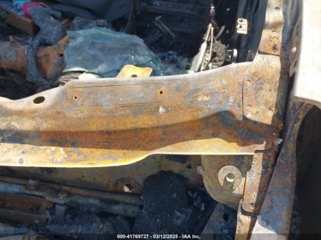 2GNAXKEX2J6220032 Chevrolet EQUINOX LT