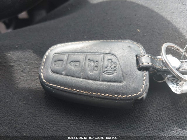 KM8SNDHF0HU174001 Hyundai Santa Fe Se
