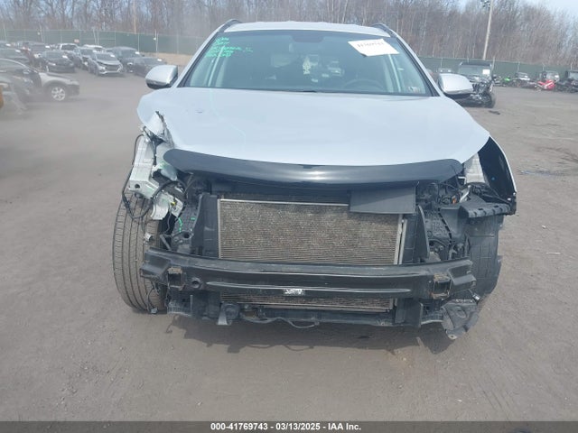 KM8SNDHF0HU174001 Hyundai Santa Fe Se