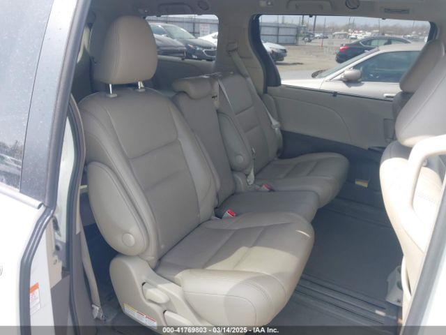 5TDYZ3DC2HS793132 Toyota Sienna Xle Premium 8 Passenger