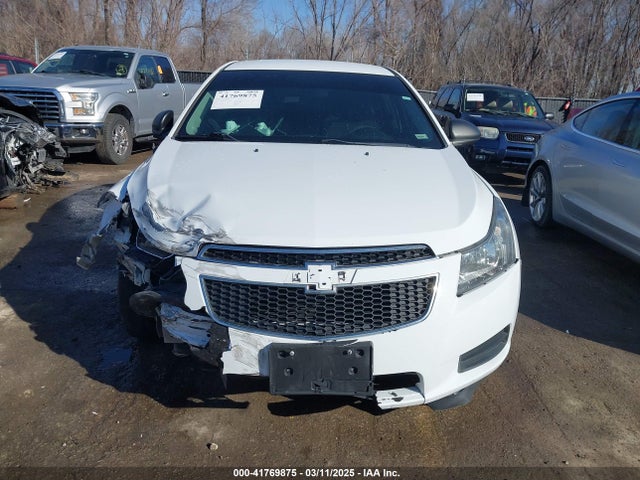 1G1PA5SH8E7340032 Chevrolet Cruze Ls Auto