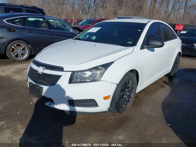 1G1PA5SH8E7340032 Chevrolet Cruze Ls Auto