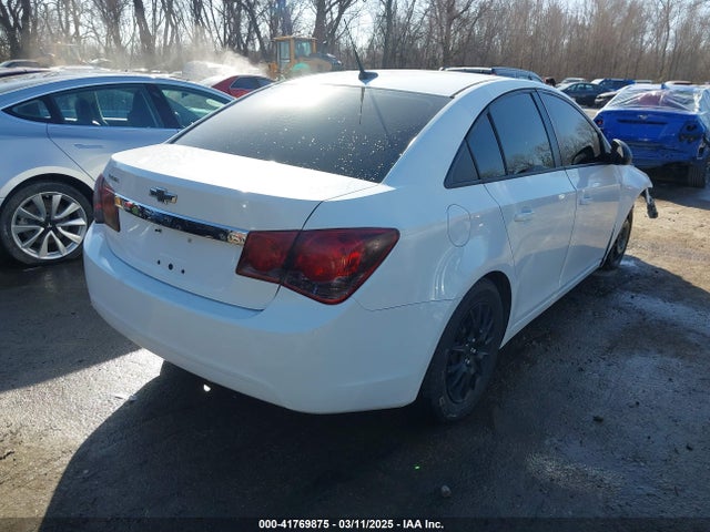 1G1PA5SH8E7340032 Chevrolet Cruze Ls Auto