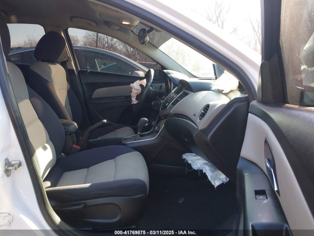 1G1PA5SH8E7340032 Chevrolet Cruze Ls Auto
