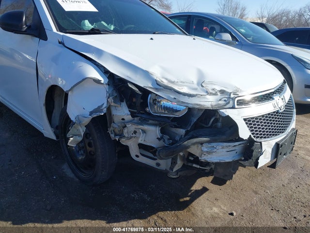 1G1PA5SH8E7340032 Chevrolet Cruze Ls Auto