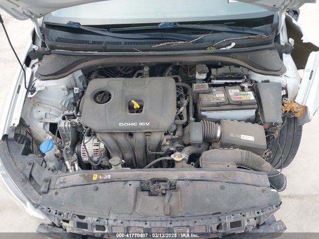 5NPD84LF4JH395953 Hyundai ELANTRA SEL
