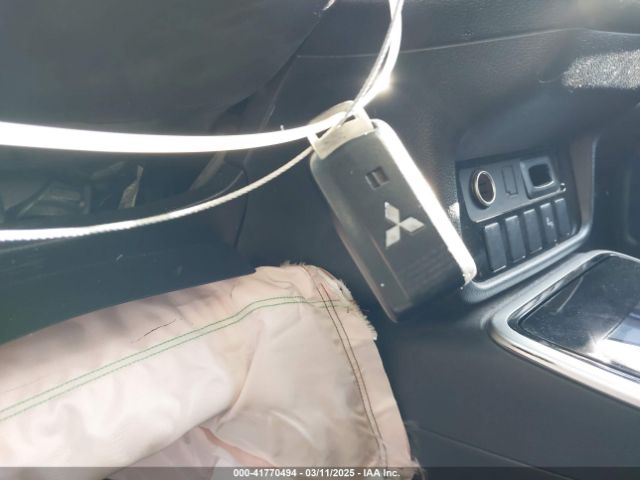 JA4AD3A3XJZ030522 Mitsubishi Outlander Le/se/sel