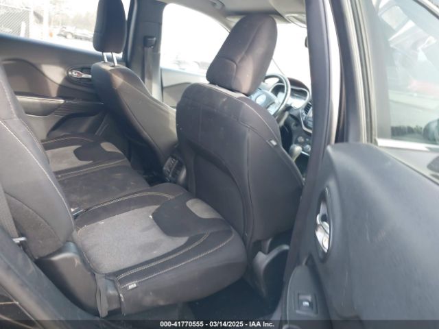 1C4PJMCS7EW180565 Jeep Cherokee Latitude