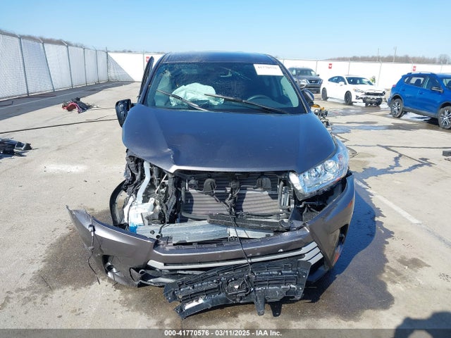 Toyota Highlander Hybrid Le 2019 5TDBGRFH3KS076303 Image 13
