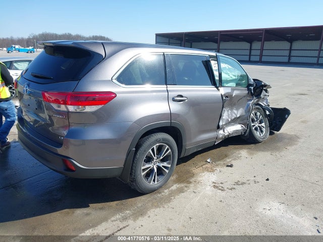 Toyota Highlander Hybrid Le 2019 5TDBGRFH3KS076303 Image 4