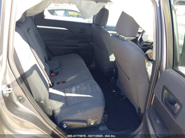 Toyota Highlander Hybrid Le 2019 5TDBGRFH3KS076303 Image 8