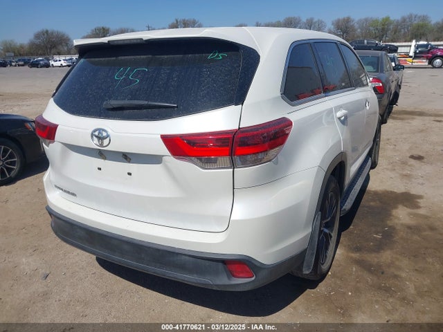 5TDZARFH3KS047612 Toyota Highlander Le