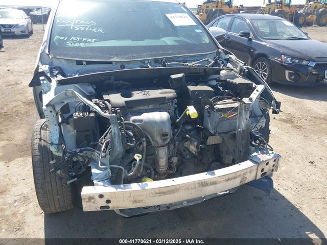 5TDZARFH3KS047612 Toyota Highlander Le