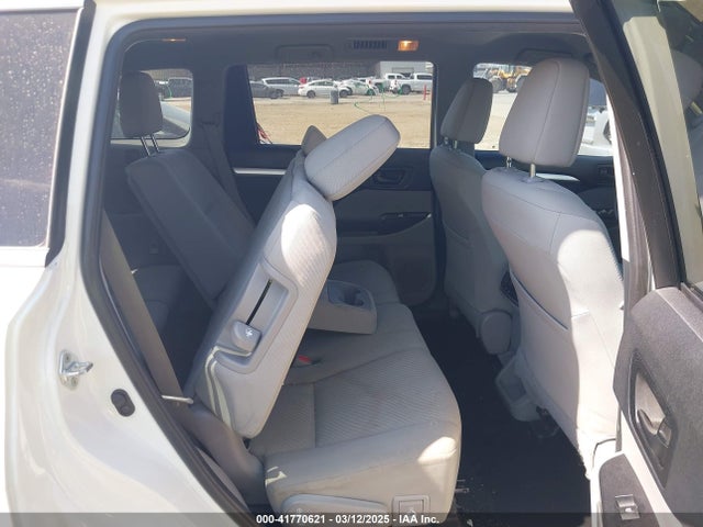 5TDZARFH3KS047612 Toyota Highlander Le