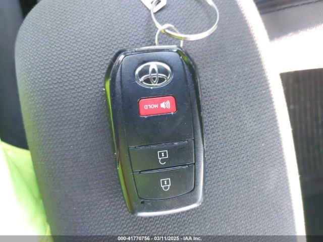 7MUBAAAG5PV068752 Toyota Corolla Cross Le