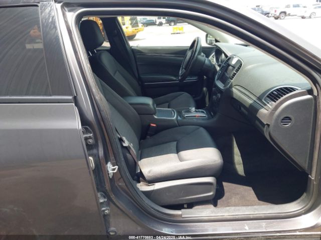 2018 CHRYSLER 300 2C3CCARG8JH315799 Photo 4