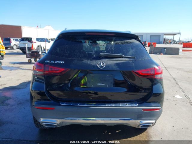 W1N4N4GB3NJ400971 Mercedes-Benz GLA 250