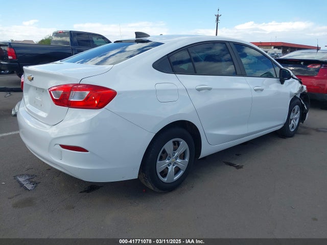 1G1BC5SMXH7229696 Chevrolet Cruze Ls Auto
