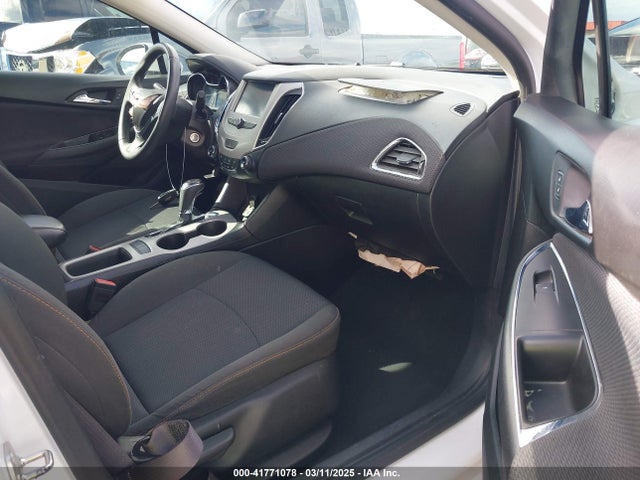 1G1BC5SMXH7229696 Chevrolet Cruze Ls Auto