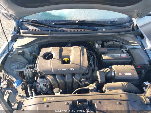 5NPD84LF3HH117250 Hyundai ELANTRA SE