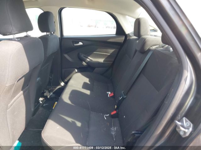 1FADP3F24HL243608 Ford FOCUS SE