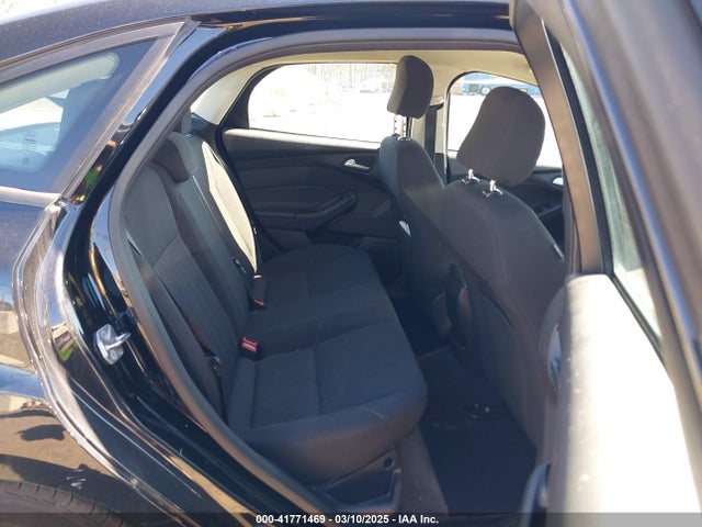 Ford FOCUS SE 2017 1FADP3FE3HL212196 Image 8