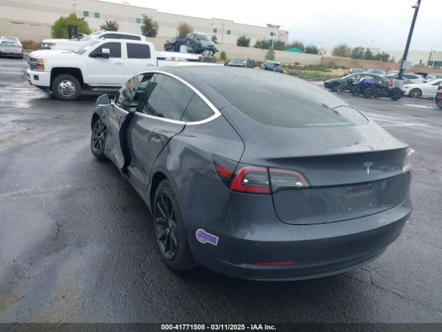 2018 TESLA MODEL 3 5YJ3E1EA3JF043806 Photo 2