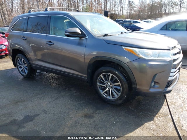 5TDJZRFH0JS549854 Toyota Highlander Xle