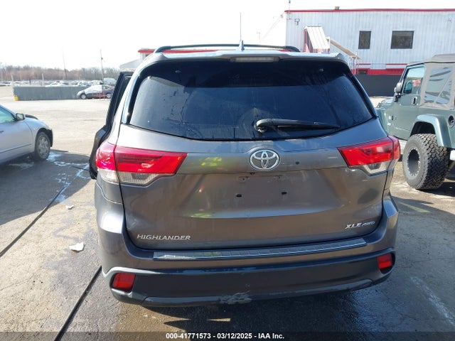 5TDJZRFH0JS549854 Toyota Highlander Xle