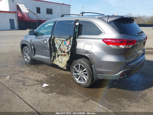 5TDJZRFH0JS549854 Toyota Highlander Xle