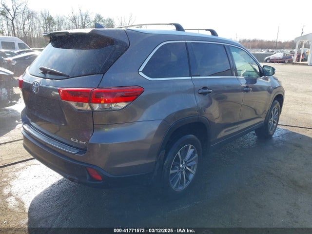 5TDJZRFH0JS549854 Toyota Highlander Xle
