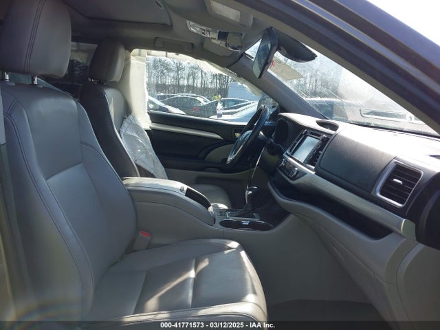 5TDJZRFH0JS549854 Toyota Highlander Xle