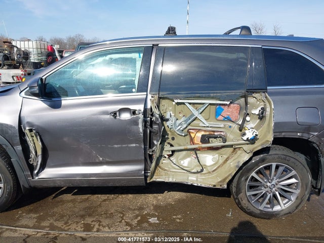 5TDJZRFH0JS549854 Toyota Highlander Xle