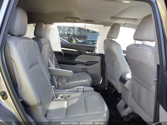 5TDJZRFH0JS549854 Toyota Highlander Xle