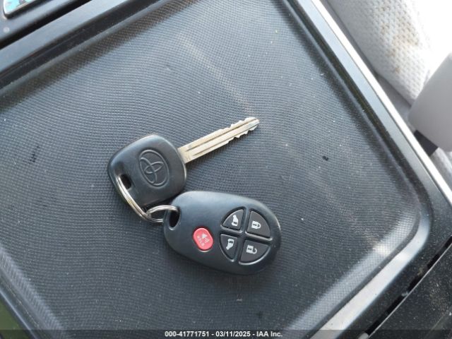 5TDKK3DC8GS728746 Toyota Sienna Le 8 Passenger