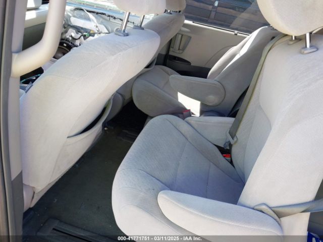 5TDKK3DC8GS728746 Toyota Sienna Le 8 Passenger